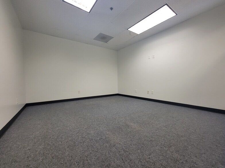 More Photos Of 725-729 Logistics Dr, Belvidere Warehouse For Sale