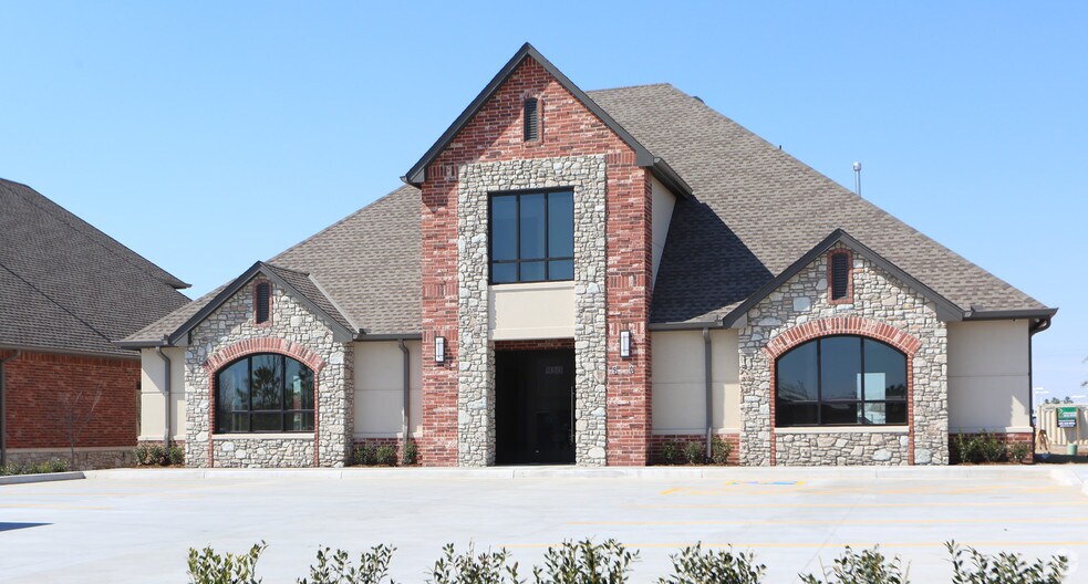 Primary Photo Of 920 Wall St, Norman Unknown For Lease