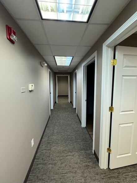 More Photos Of 222-224 Main St, Salem Office For Lease