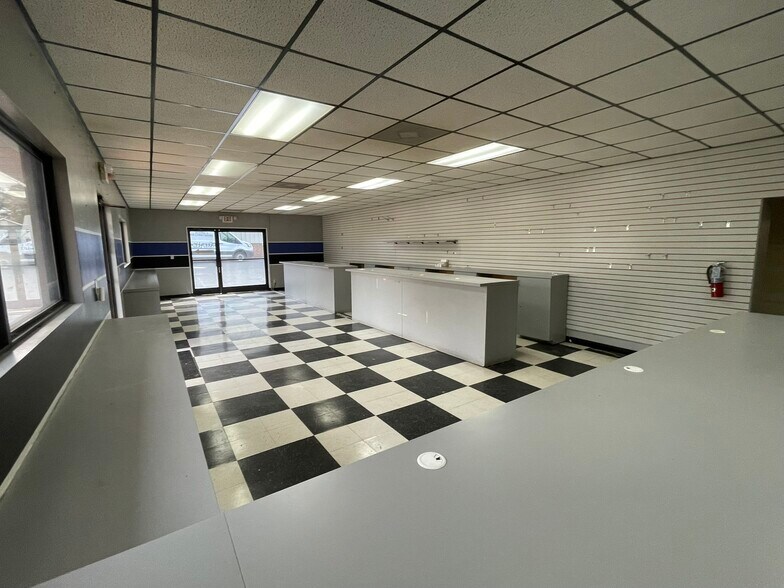 More Photos Of 8621 Fairview Rd, Charlotte Unknown For Lease