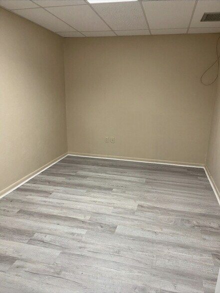 More Photos Of 16521 San Carlos Blvd, Fort Myers Office For Lease