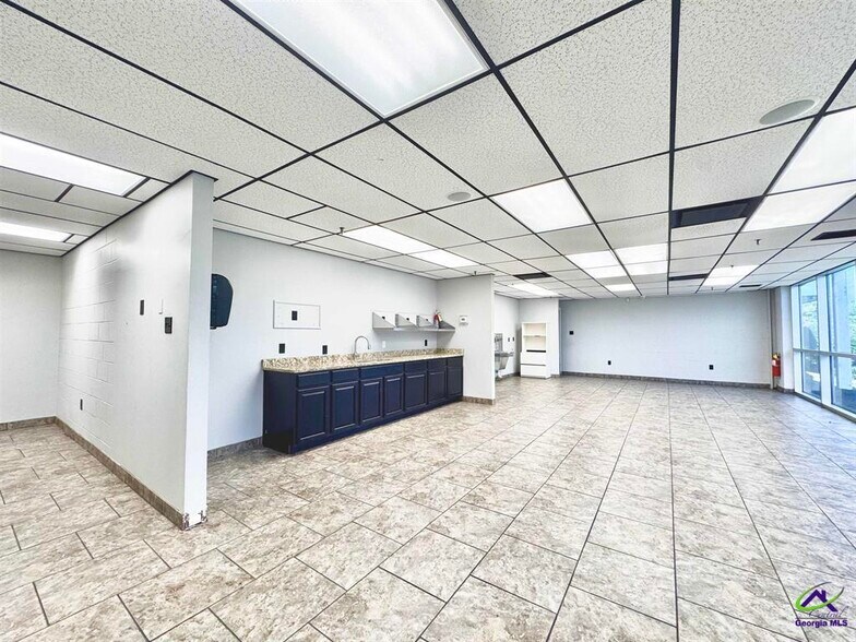 More Photos Of 801 Valley Dr, Perry Distribution For Lease