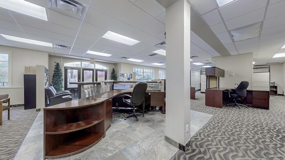 More Photos Of 121 Robinson St, Markham Office For Sale