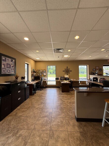 More Photos Of 1504 Nederland Ave, Nederland Storefront Retail Office For Sale