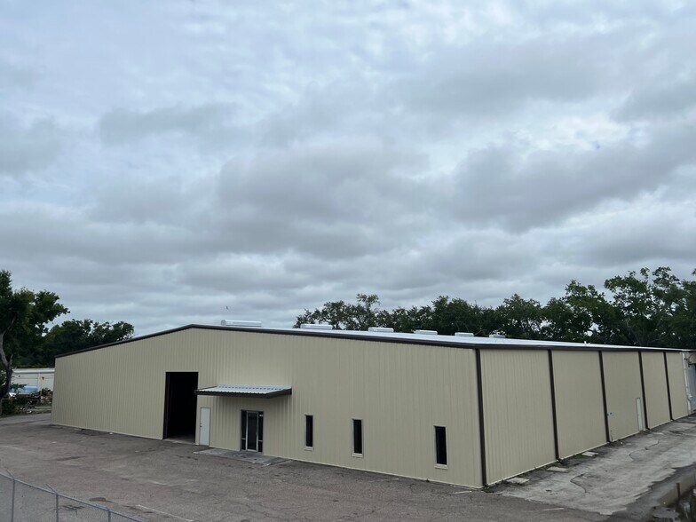 More Photos Of 4625 N 122nd Ave, Clearwater Warehouse For Lease