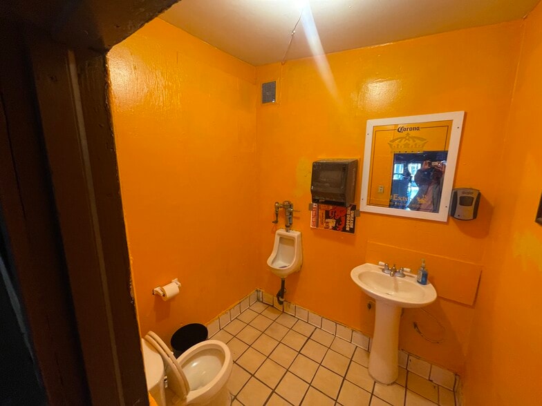 More Photos Of 8554 Washington Blvd, Culver City Bar For Sale