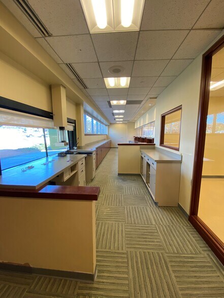 More Photos Of 215 Lexington St, Woburn Office For Lease