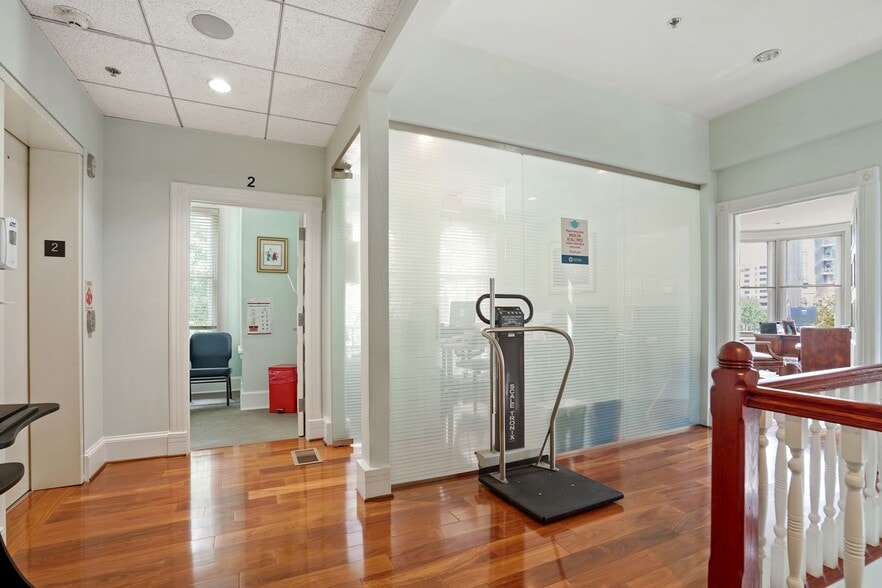 More Photos Of 1011 New Hampshire Ave NW, Washington Office For Lease