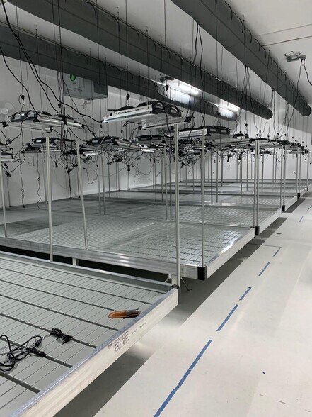 More Photos Of 6810 Sheridan Rd, Vassar Warehouse For Sale