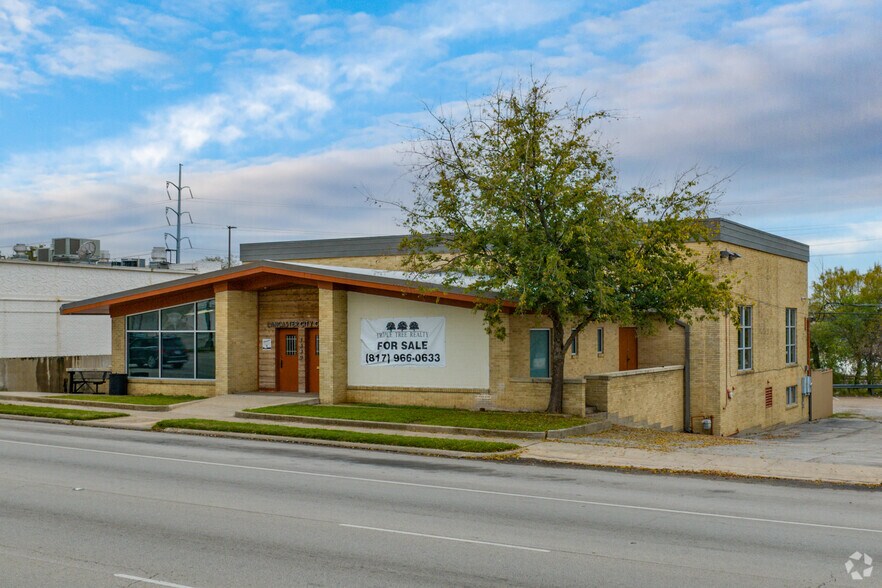Primary Photo Of 2640 E Lancaster Ave, Fort Worth Religious Facility For Sale