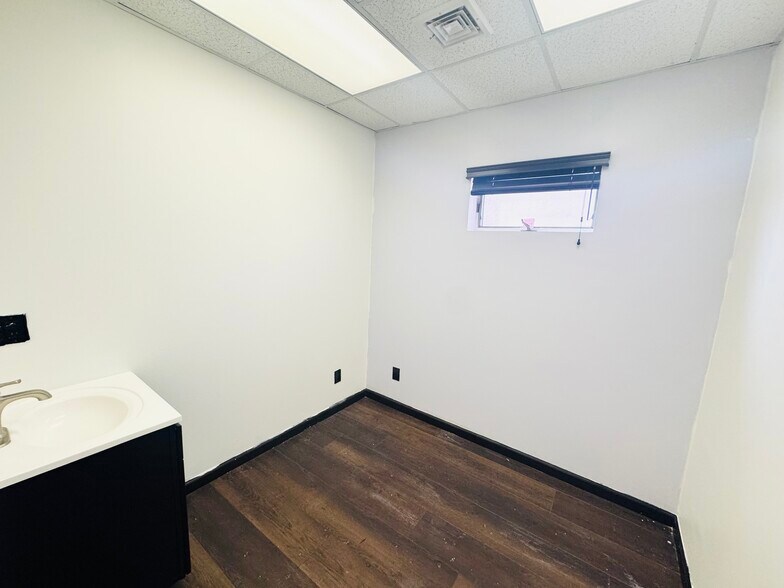 More Photos Of 816 Hempstead Tpke, Franklin Square Office For Sale