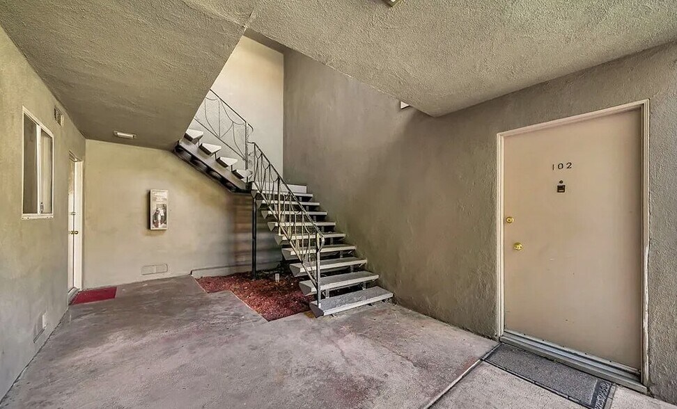 More Photos Of 6911 Haskell Ave, Van Nuys Apartments For Sale