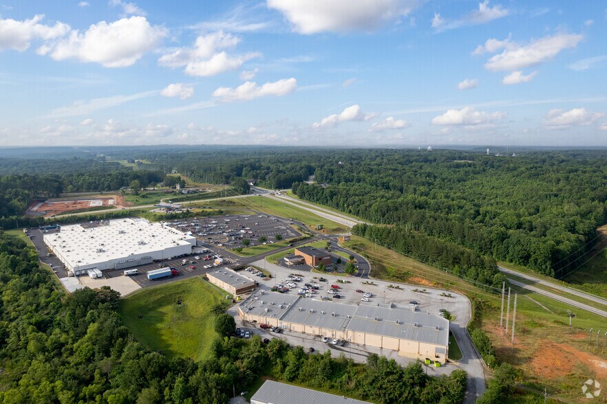 More Photos Of 3870-3998 Bremen Crossing, Bremen General Retail For Lease