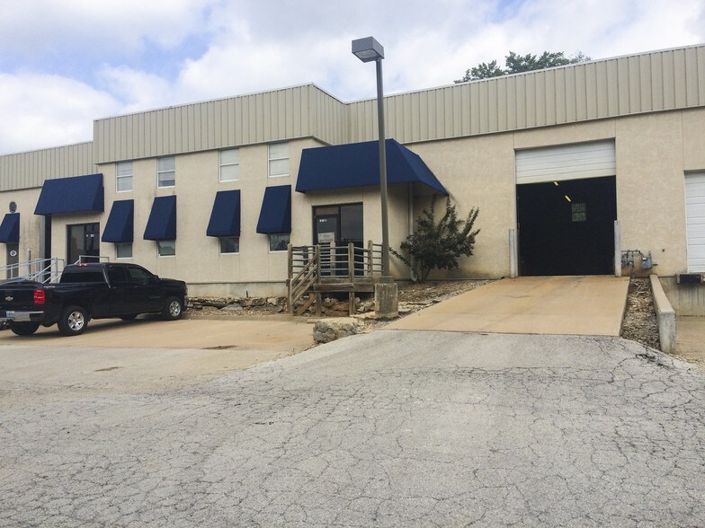 More Photos Of 1012 NE Jib Ct, Lee's Summit Warehouse For Lease