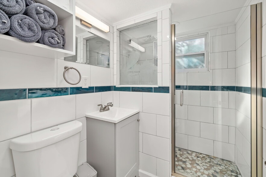 More Photos Of 9022 Midnight Pass Rd, Sarasota Apartments For Sale