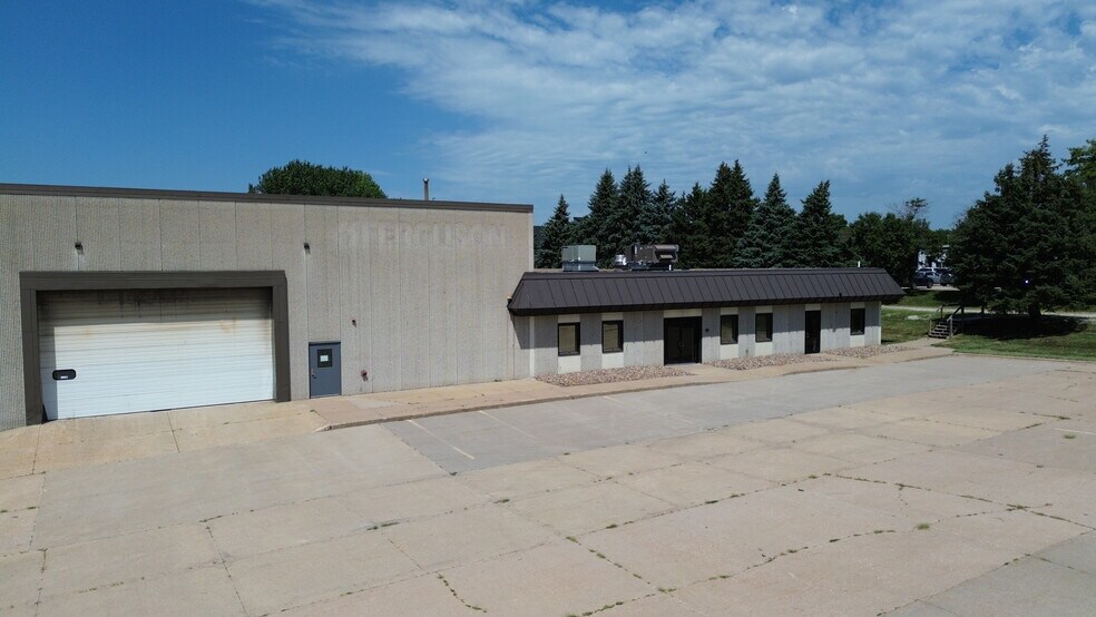 More Photos Of 2134 NW 108th St, Clive Warehouse For Lease