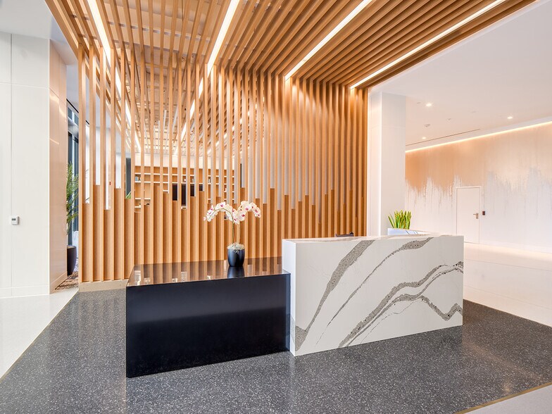 More Photos Of 2461 S Clark St, Arlington Office For Lease