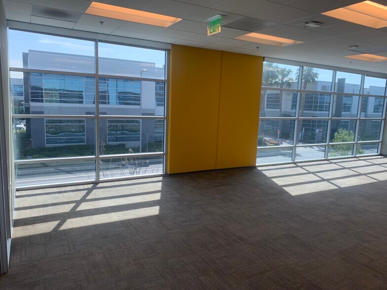 More Photos Of 861-881 Parkview Dr N, El Segundo Office For Sale