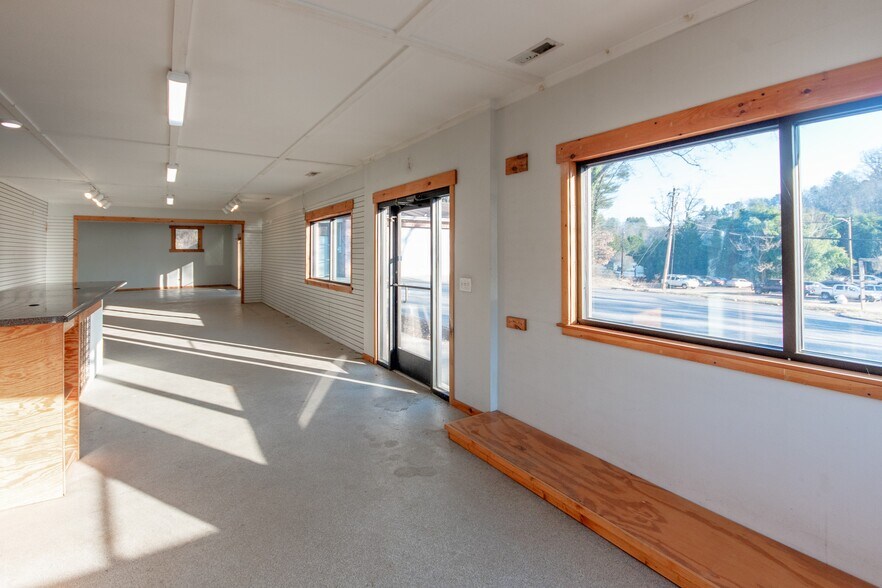 More Photos Of 535 W Main St, Franklin Specialty For Sale