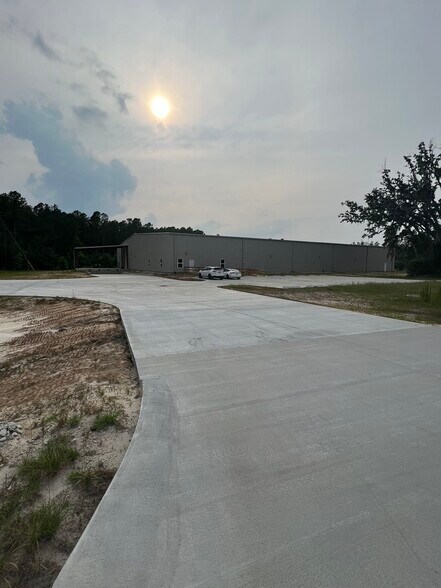 More Photos Of 921 Old Still Road, Woodbine Manufacturing For Lease