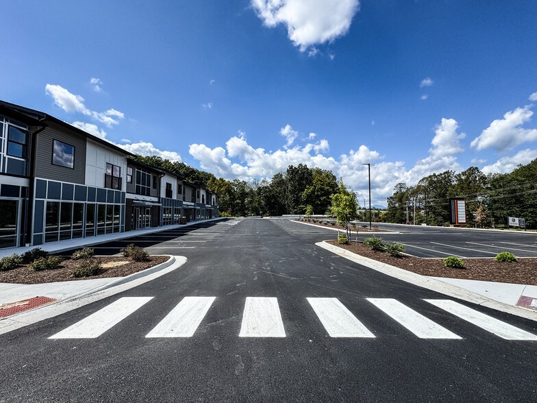 More Photos Of 1043 Gables Dr, Forest Restaurant For Lease