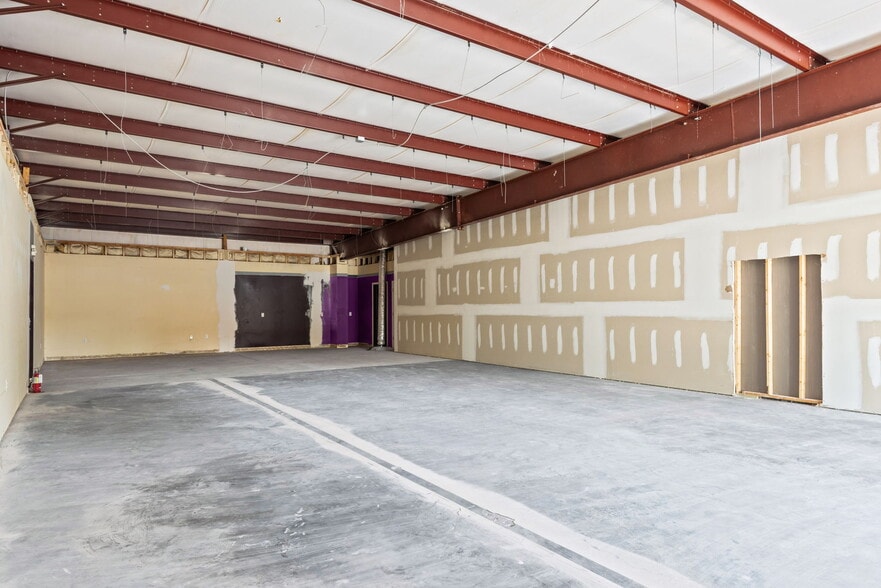 More Photos Of 2401 Ruth Hentz Ave, Panama City Flex For Lease
