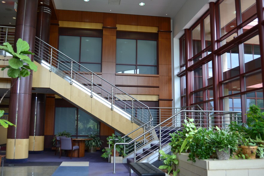 More Photos Of 130 N Cheshire Ln, Minnetonka Office For Lease