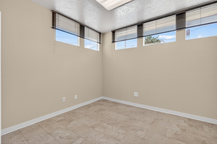 More Photos Of 619 Diagonal St, Clarkston Medical For Sale