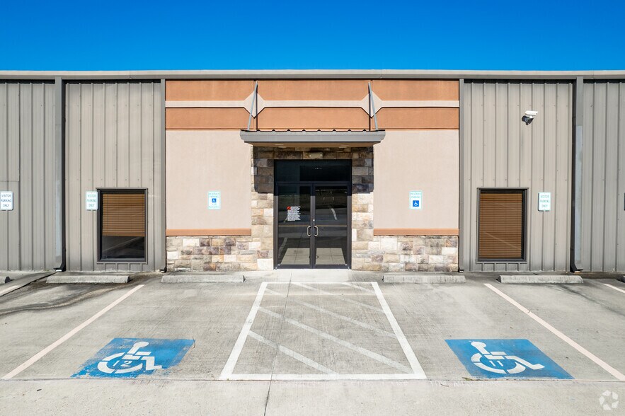 More Photos Of 12306 Shiloh Church Rd, Houston Warehouse For Lease