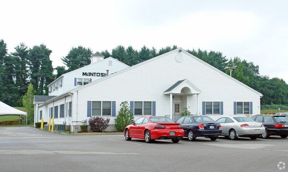 More Photos Of 23 McIntosh Ave, Dover Office For Lease