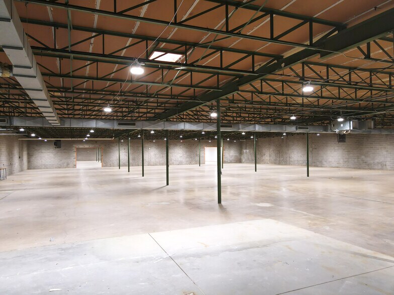 More Photos Of 845 Regal Row, Dallas Warehouse For Sale