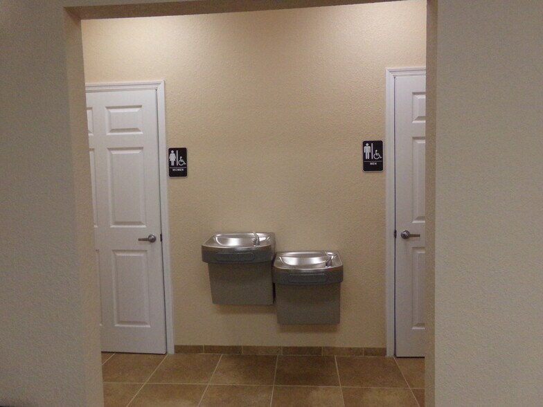 More Photos Of 2010 NE 14th St, Ocala Office For Lease
