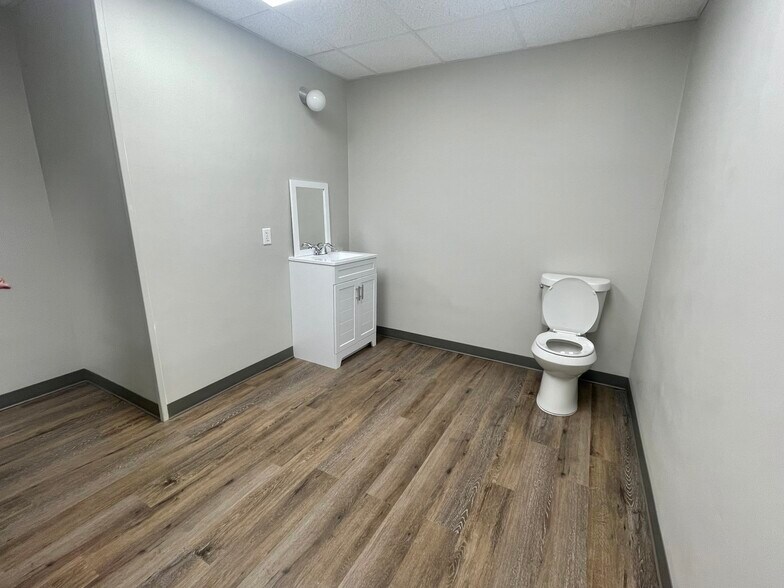 More Photos Of 442 Navigation Blvd, Corpus Christi Warehouse For Sale