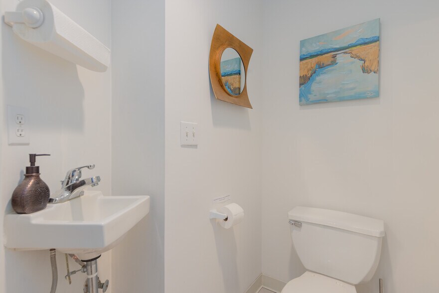 More Photos Of 189 S Pearl St, Pearl River Medical For Sale