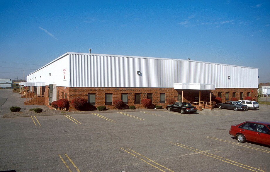 More Photos Of 21610 Alexander Rd, Oakwood Village Warehouse For Lease