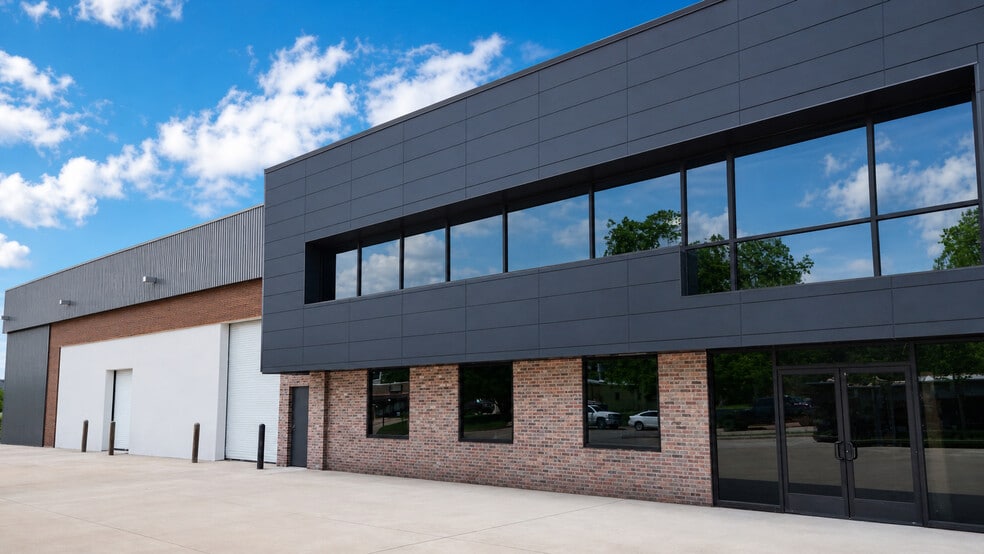 More Photos Of 410 E Church St, Lewisville Showroom For Sale