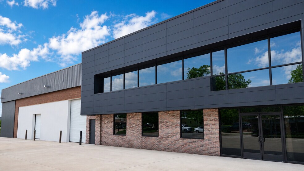 More Photos Of 410 E Church St, Lewisville Showroom For Sale