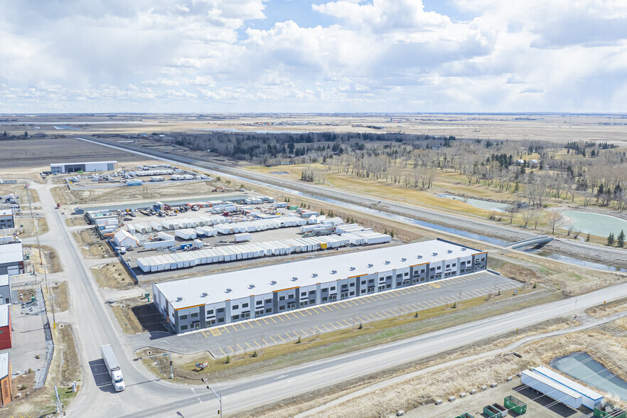 More Photos Of 11 Heatherglen Pl, Calgary Warehouse For Lease