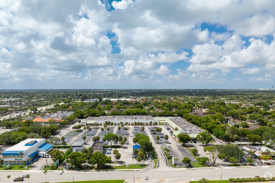 More Photos Of 7841-7899 Pines Blvd, Pembroke Pines Supermarket For Sale