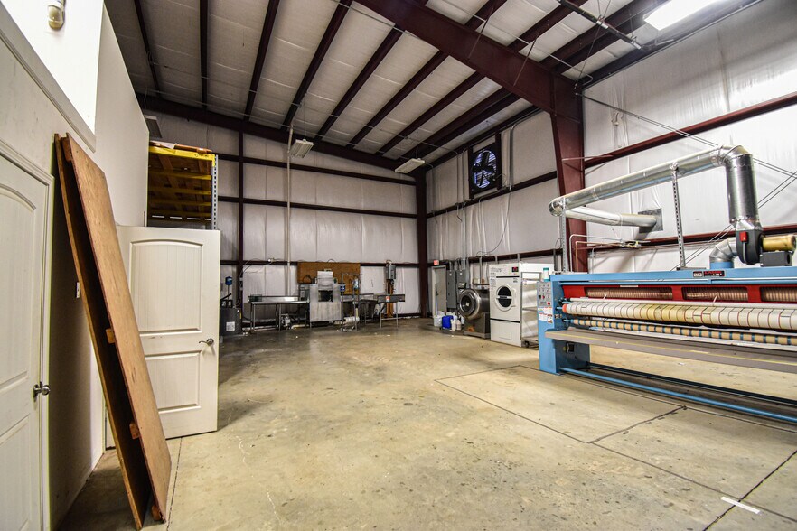 More Photos Of 1209 James I Harrison Jr Pky E, Tuscaloosa Warehouse For Sale