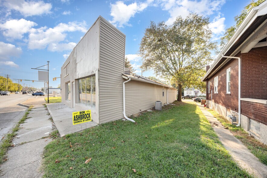 More Photos Of 8611 Reading Rd, Cincinnati Freestanding For Sale