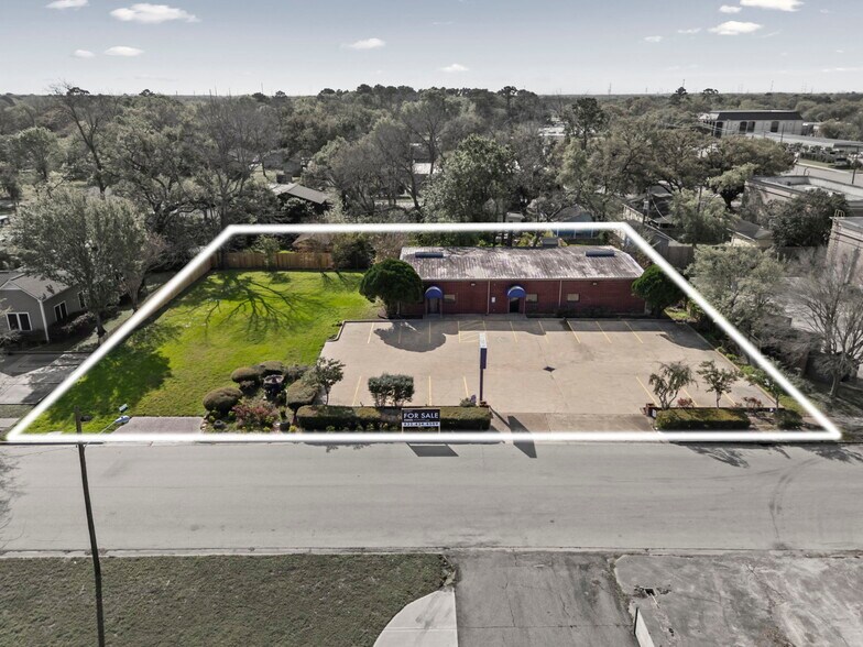 More Photos Of 125 E Galveston St, League City Freestanding For Sale