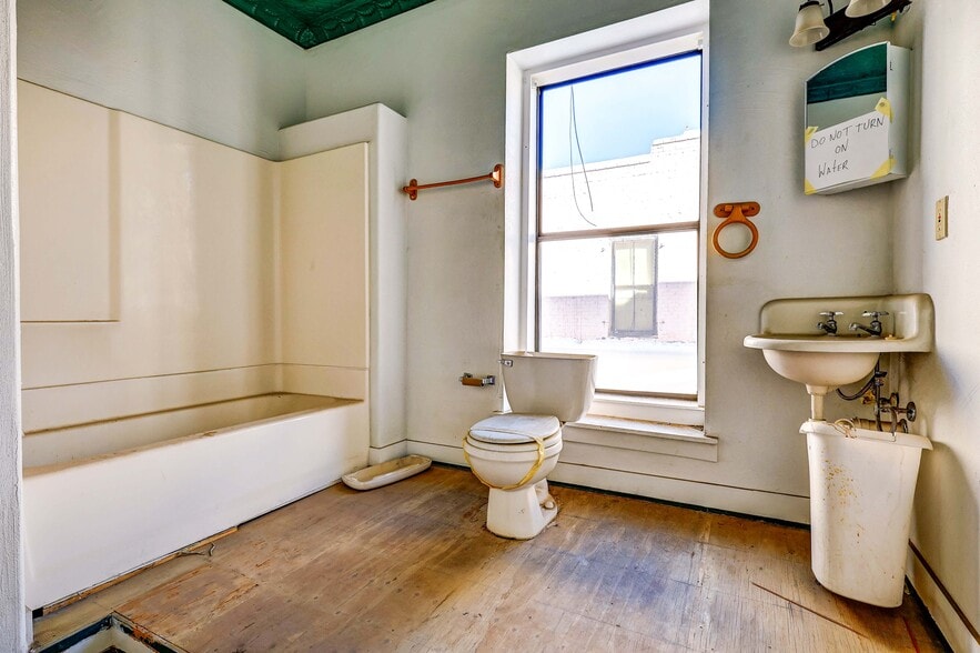 More Photos Of 313 E Andy Devine Ave, Kingman Storefront For Sale