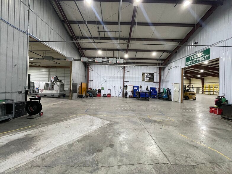 More Photos Of 11624 E State Road 250, Crothersville Warehouse For Lease