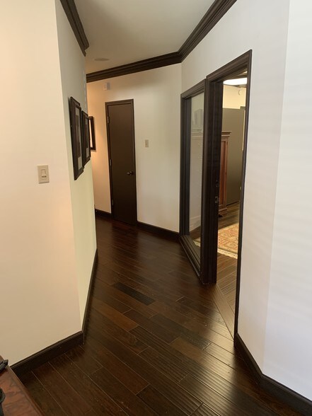 More Photos Of 4727-4729 Spottswood Ave, Memphis Office For Lease