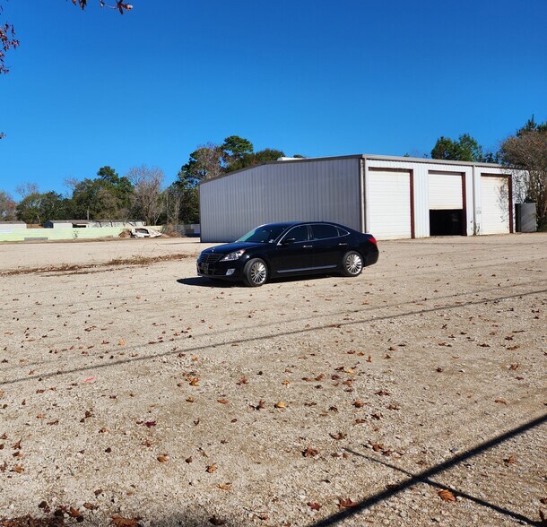 More Photos Of 22295 E Martin Dr, Porter Warehouse For Lease