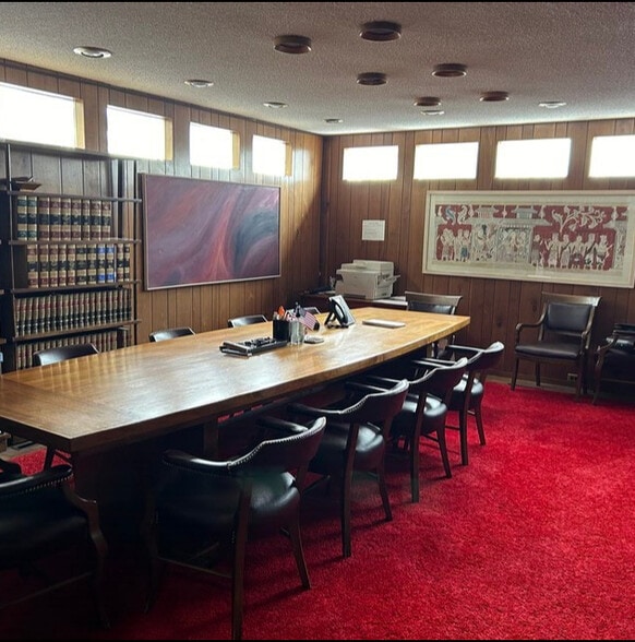 More Photos Of 8 Manor Rd, Smithtown Office For Sale