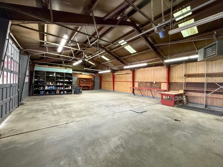 More Photos Of 435 Deerfield St, Greenfield Freestanding For Sale