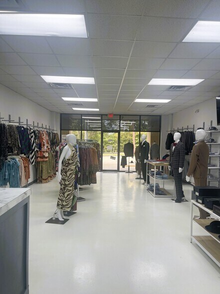 More Photos Of 13510-13520 Perkins Rd, Baton Rouge Storefront Retail Office For Lease