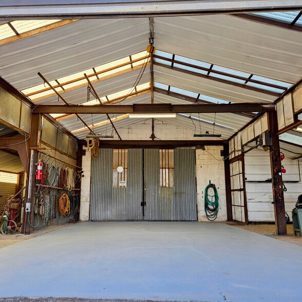 More Photos Of 1815 US Highway 66, Edgewood Flex For Sale